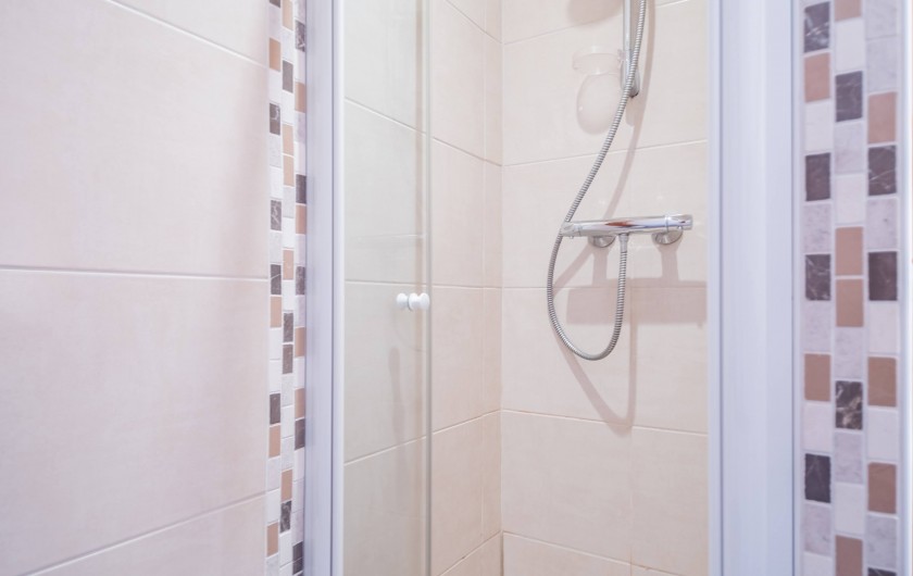 Location de vacances - Gîte à Kaysersberg - Cabine de douche