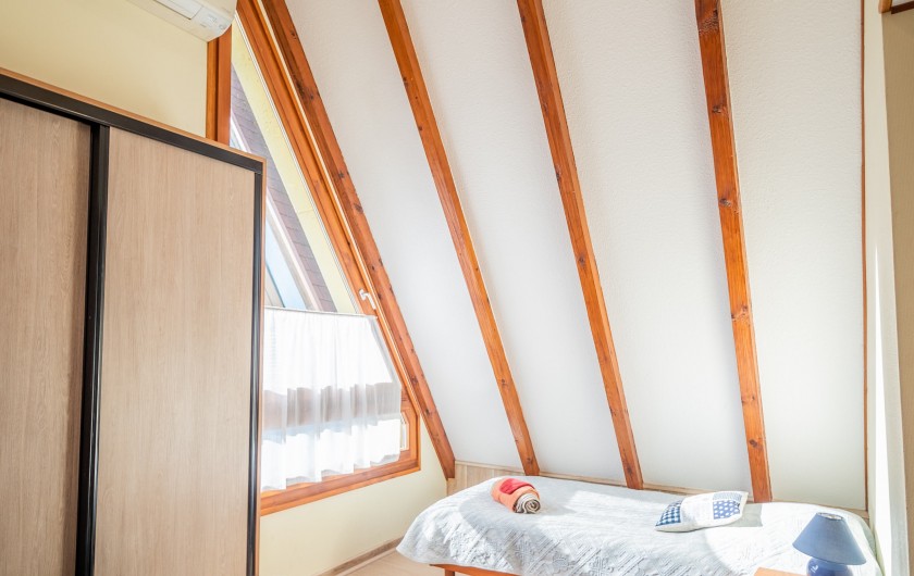 Location de vacances - Gîte à Kaysersberg - Le lit une personne