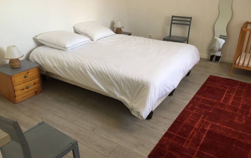 Location de vacances - Maison - Villa à Souvigny-de-Touraine - Chambre parentale avec lit bébé