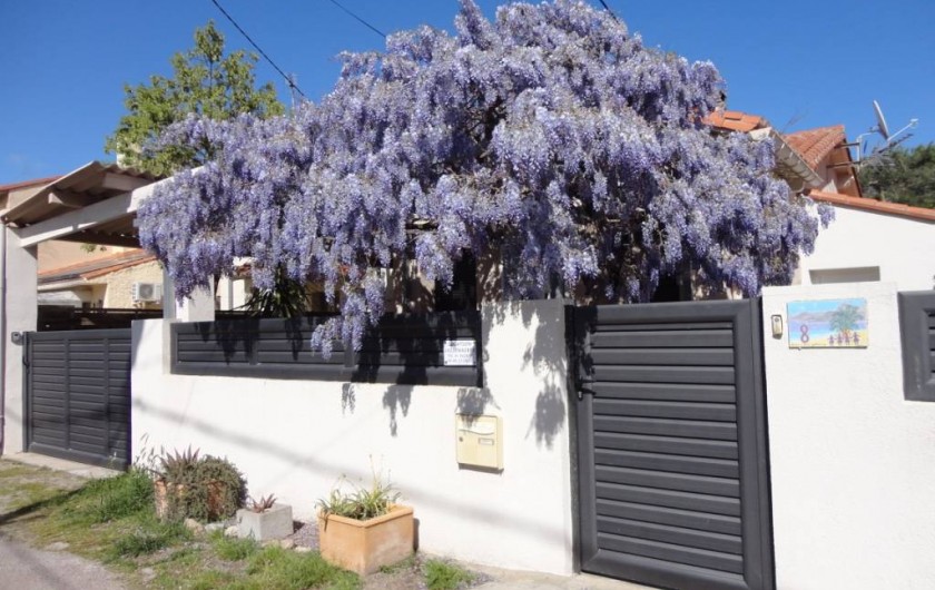 Location de vacances - Villa à Argelès Plage - Portail de l'entrée ainsi que du garage donnant sur la rue calme