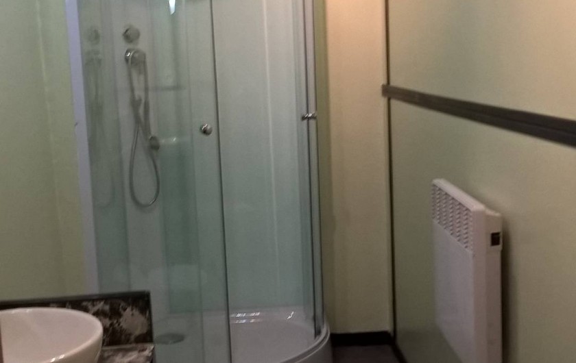 Location de vacances - Maison - Villa à Belvoir - SDB du haut