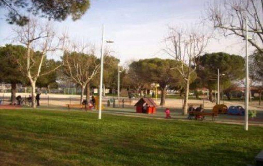 Location de vacances - Appartement à Toulon - JARDIN D ENFANTS