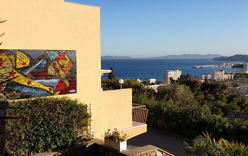 Location de vacances - Studio à Le Lavandou - Vue mer depuis la résidence