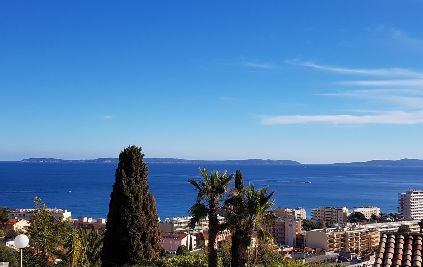 Location de vacances - Studio à Le Lavandou - Mer azur et îles d'or à l'horizon