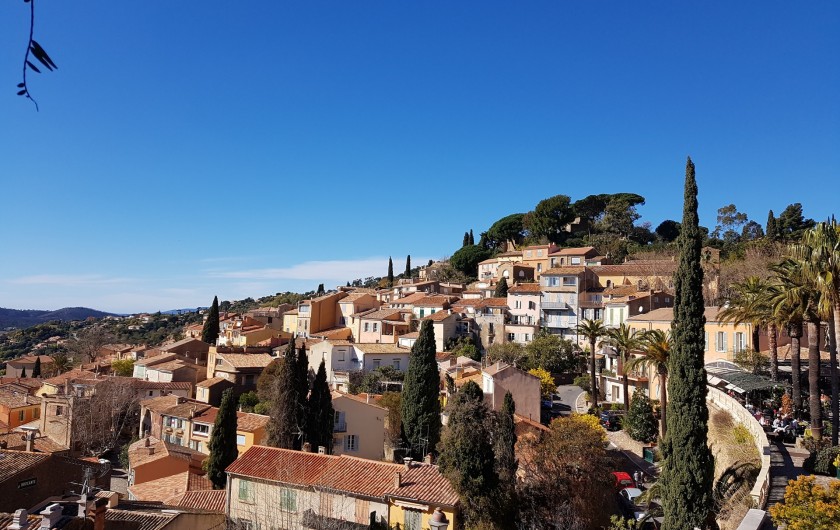 Location de vacances - Studio à Le Lavandou - A proximité : le village de Bormes-les-Mimosas