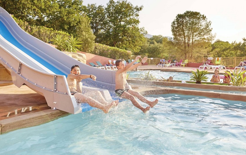 Location de vacances - Camping à Laroque-des-Albères - Toboggan extérieur