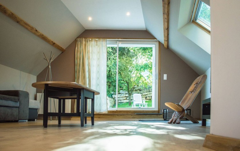 Location de vacances - Gîte à Essômes-sur-Marne - salon avec vue sur le jardin