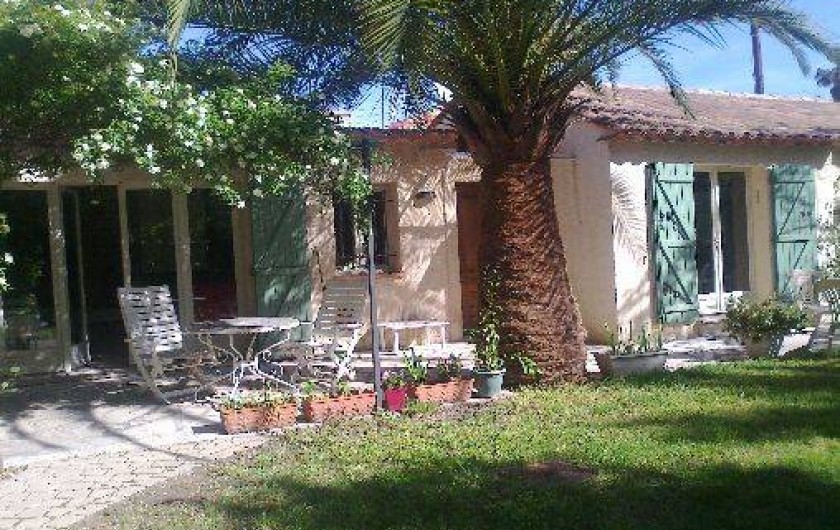 Location de vacances - Villa à Golfe-Juan - La maison est de plain pieds !