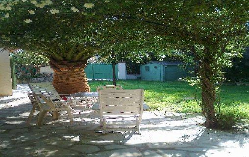 Location de vacances - Villa à Golfe-Juan - l'ombre de la tonnelle !! 