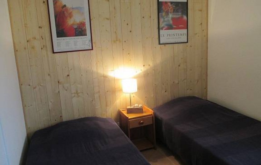 Location de vacances - Gîte à Salon-de-Provence - La seconde chambre avec ses 2 lits pouvant être rapprochés