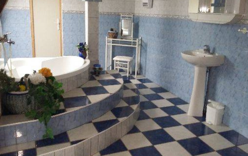 Location de vacances - Gîte à Autun - salle de bain étage