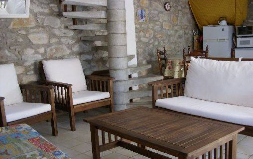 Location de vacances - Gîte à Bize-Minervois - coin séjour avec perspective sur le coin repas