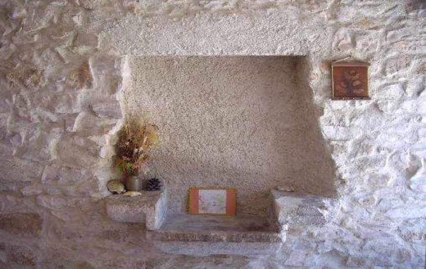 Location de vacances - Gîte à Bize-Minervois - vieil évier à l'entrée 