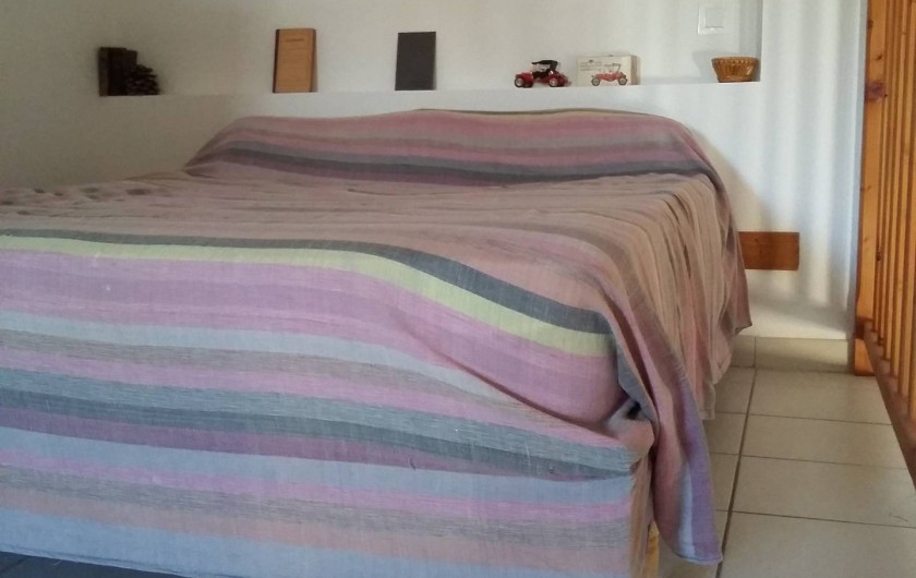 Location de vacances - Gîte à Bize-Minervois - lit double sur la mezzanine