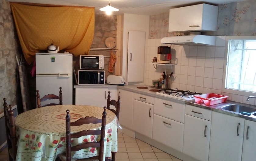 Location de vacances - Gîte à Bize-Minervois - coin cuisine repas