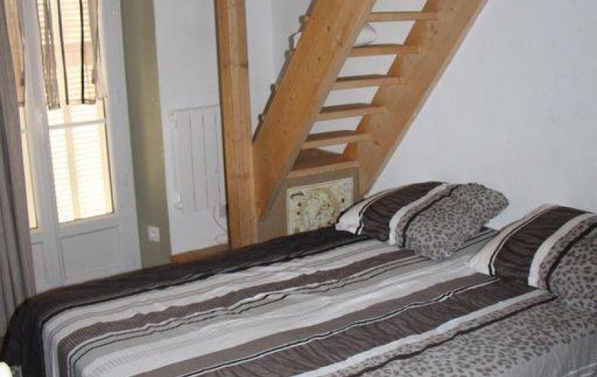 Location de vacances - Appartement à Hyères - Chambre avec lit en 140/200