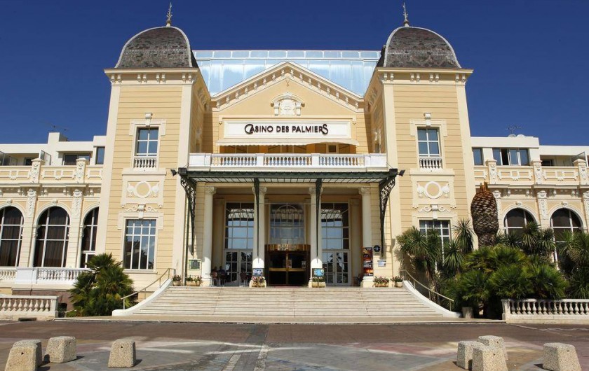 Location de vacances - Appartement à Hyères - Casino des Palmiers