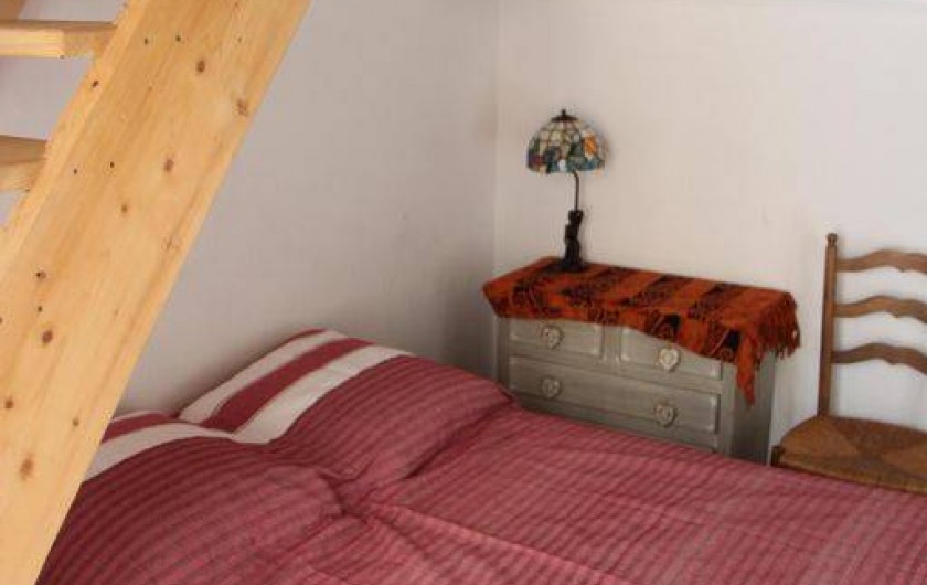 Location de vacances - Appartement à Hyères - Chambre avec lit en 140/200