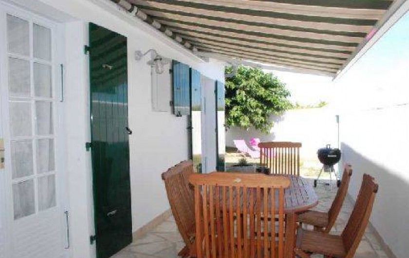 Location de vacances - Maison - Villa à Saint-Clément-des-Baleines - terrasse sur jardin aménagé villa du phare " chambres