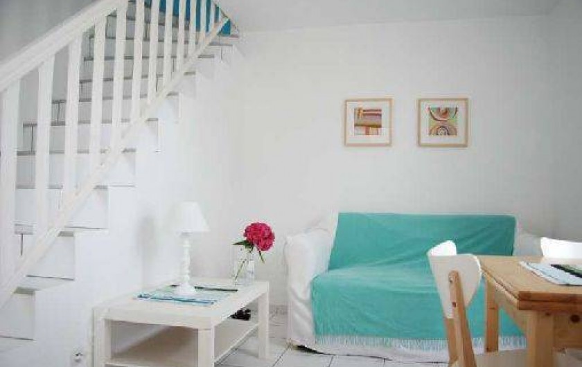 Location de vacances - Maison - Villa à Saint-Clément-des-Baleines - coin ouvert sur préau aménagé face à piscine chauffée 3/5personnes