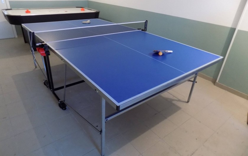 Location de vacances - Chalet à Gérardmer - La table de ping pong déployée