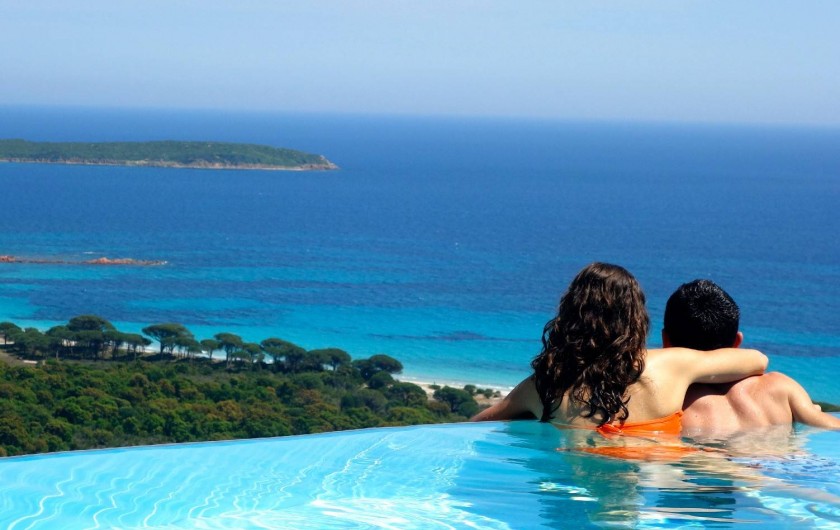 Location de vacances - Maison - Villa à Porto-Vecchio - Détendez-vous depuis notre piscine (commune) avec une vue mer exceptionnelle!