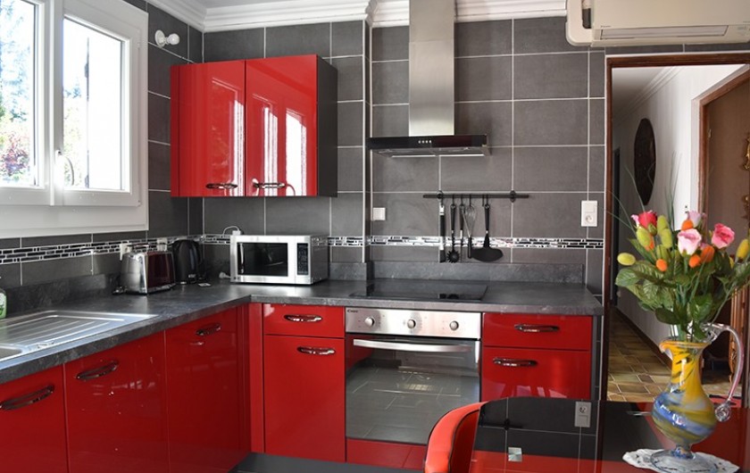Location de vacances - Villa à Pierre-Châtel - Cuisine moderne toute équipée .