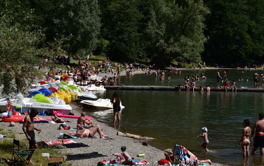 Location de vacances - Villa à Pierre-Châtel - La baignade dans nos lac  Laffrey  ,  pédalos
