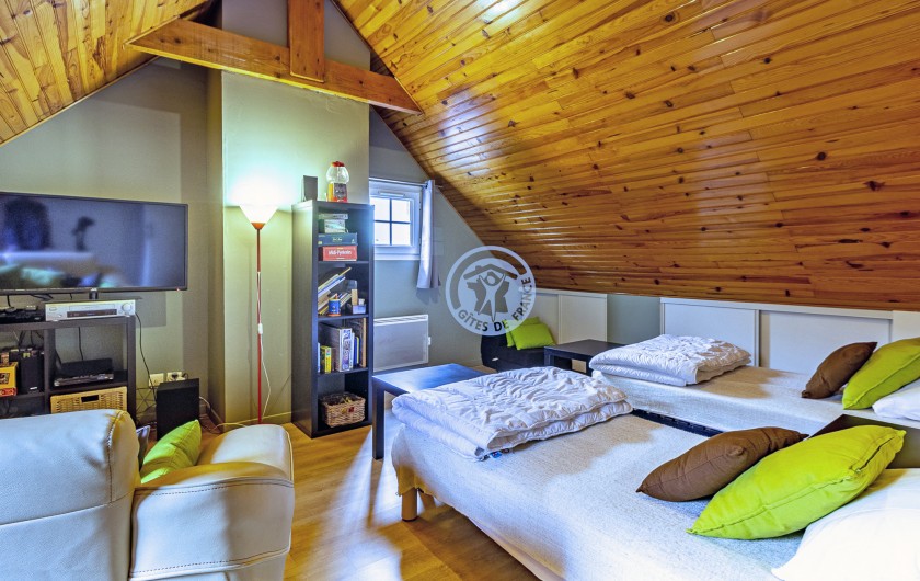 Location de vacances - Gîte à Sainte-Marie de Campan - la chambre chalet (2 x 90 assemblés ou séparés) pouvant être salon télé