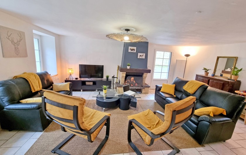 Location de vacances - Gîte à Sainte-Marie de Campan - la pièce à vivre, la cheminée