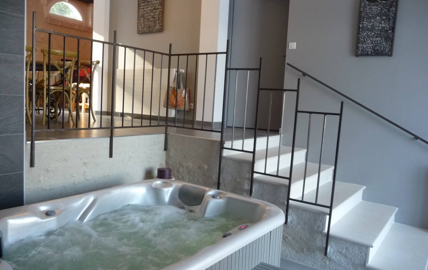 Location de vacances - Gîte à Saint-Jean-Saint-Germain - Jacuzzi intérieur privé