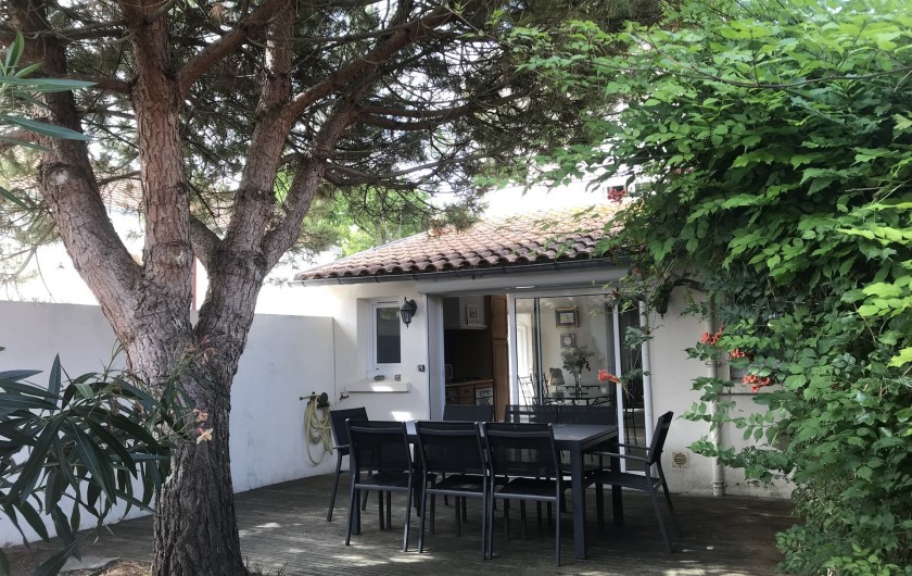 Location de vacances - Villa à Châtelaillon-Plage - Jardin clos sans vis-à-vis plein sud, terrasse, salon de jardin, barbecue