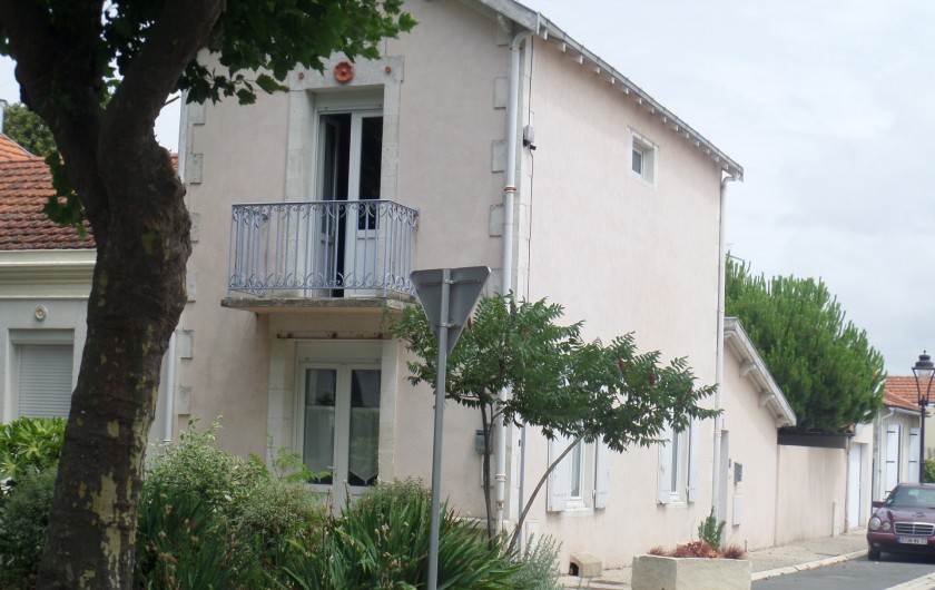 Location de vacances - Villa à Châtelaillon-Plage - Villa années 1930 plein centre à 300m de la plage - 100m du marché quotidien