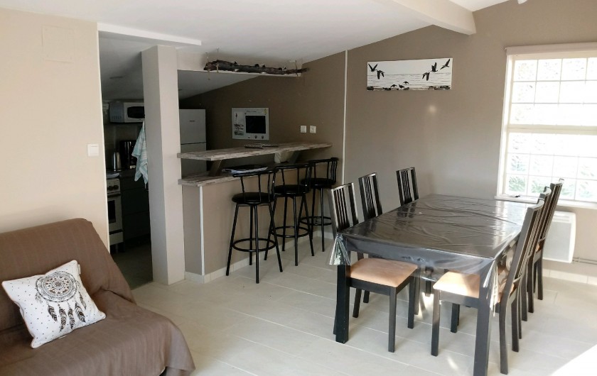 Location de vacances - Gîte à Chaillevette - le séjour et la cuisine