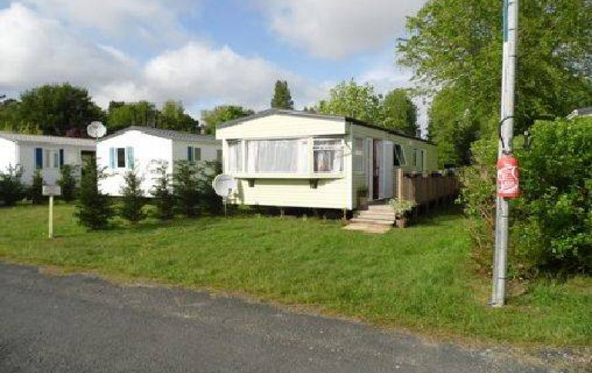 Location de vacances - Camping à La Palmyre - Parcelle dans une allée, emplacement pour 2 véhicules