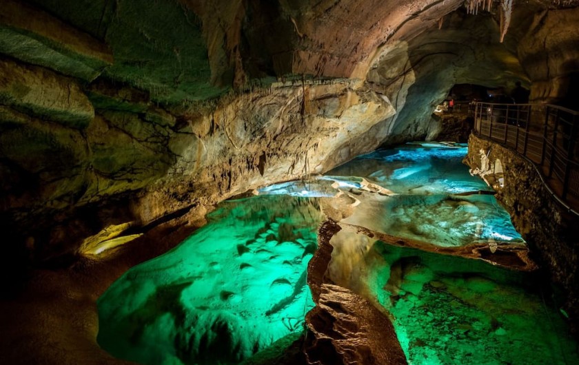 Location de vacances - Villa à Les Salelles - intérieur de la grotte de la coqualière