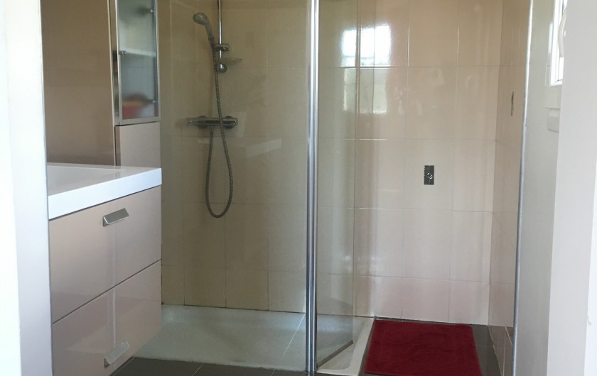 Location de vacances - Villa à Les Salelles - salle de bain N°1