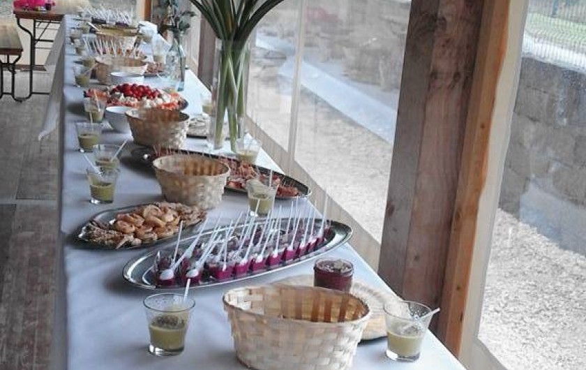 Location de vacances - Gîte à Brugnac - buffet dans la salle de réception