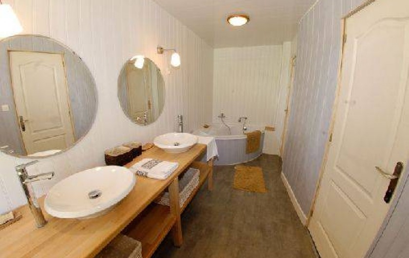 Location de vacances - Gîte à Guitres - Salle de Bain Gabarre