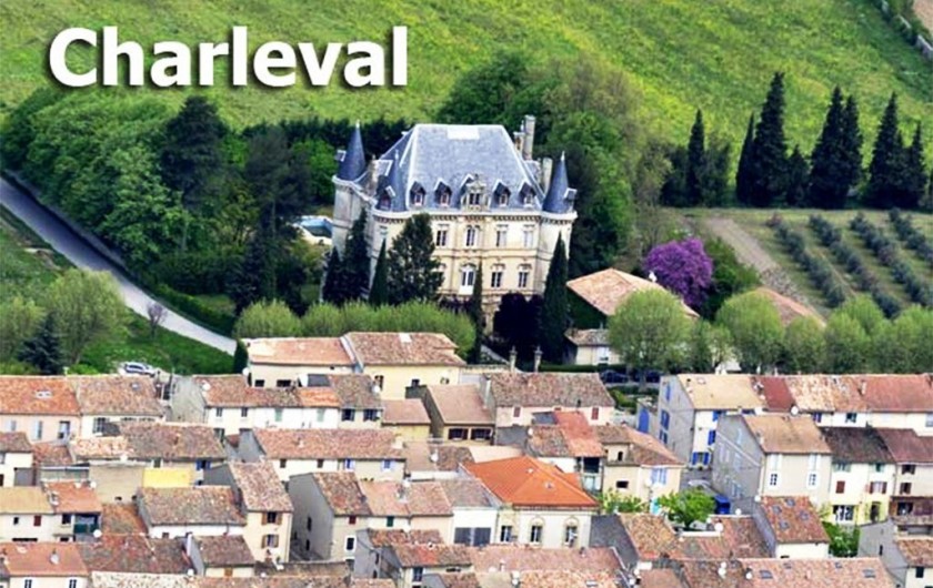Location de vacances - Appartement à Charleval - Petit village tranquille autour du château de CHARLEVAL