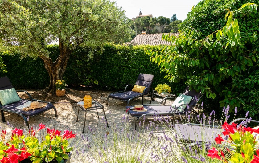 Location de vacances - Villa à Crillon-le-Brave - coin repos dans le jardin