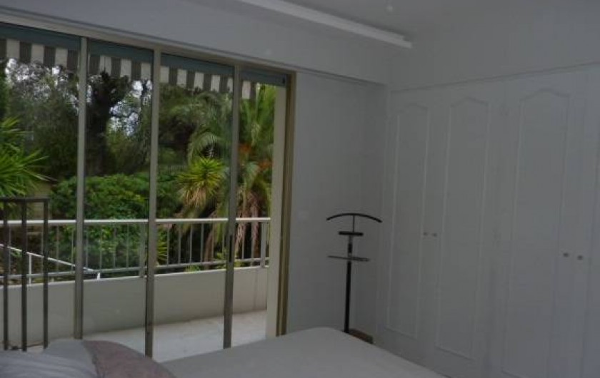 Location de vacances - Appartement à Menton - vue de la chambre