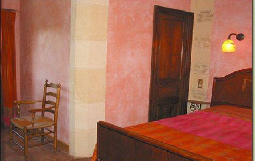 Location de vacances - Gîte à Saint-Cybranet - chambre rouge lit double rez de chaussée