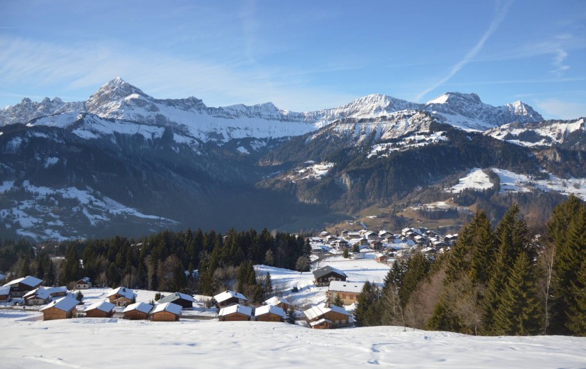 Location de vacances - Chalet à Crest-Voland - Vue depuis la piste de ski côté Cernix