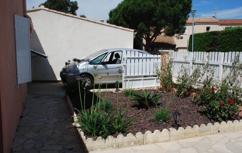 Location de vacances - Villa à La Londe-les-Maures - Devant garage