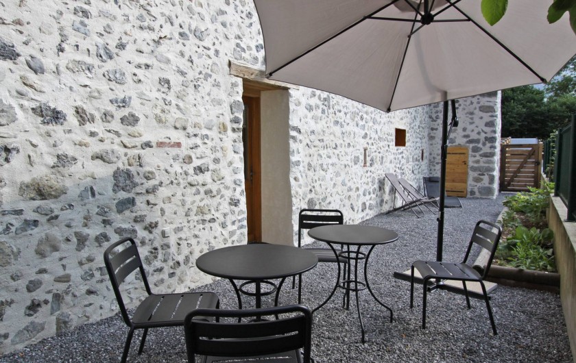 Location de vacances - Gîte à Faverges - Jardin ombragé