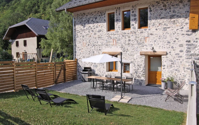 Location de vacances - Gîte à Faverges - Jardin clos