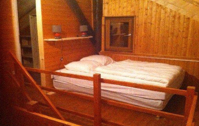 Location de vacances - Chalet à Taninges - lit double de la chambre commune