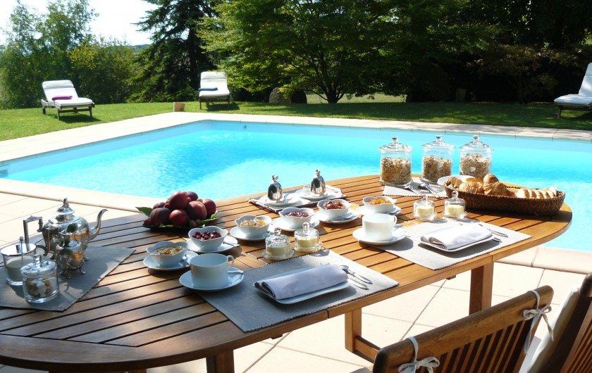 Location de vacances - Chambre d'hôtes à Cahuzac-sur-Vère - Petit-déjeuner gourmand  au jardin