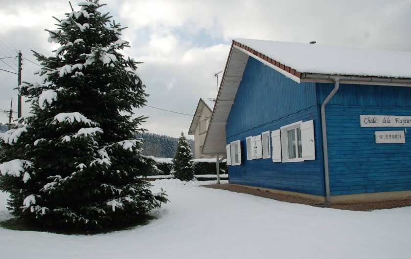 Location de vacances - Chalet à Saint-Léonard - Façade Est, côté rue.